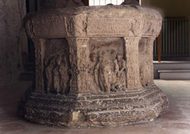 Museo diocesiano di Otranto. Antico fonte battesimale usato nel rito bizantino proveniente dalla Cattedrale di Otranto. (foto A. PALMA)