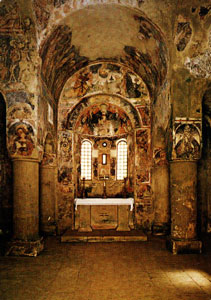 Otranto, chiesa di s. Pietro, interno. Veduta dell'abside e delle navate laterali