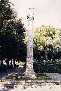 L'Osanna, colonna eretta in ricordo delle missioni effettuate in Melpignano dai padri Missionari.